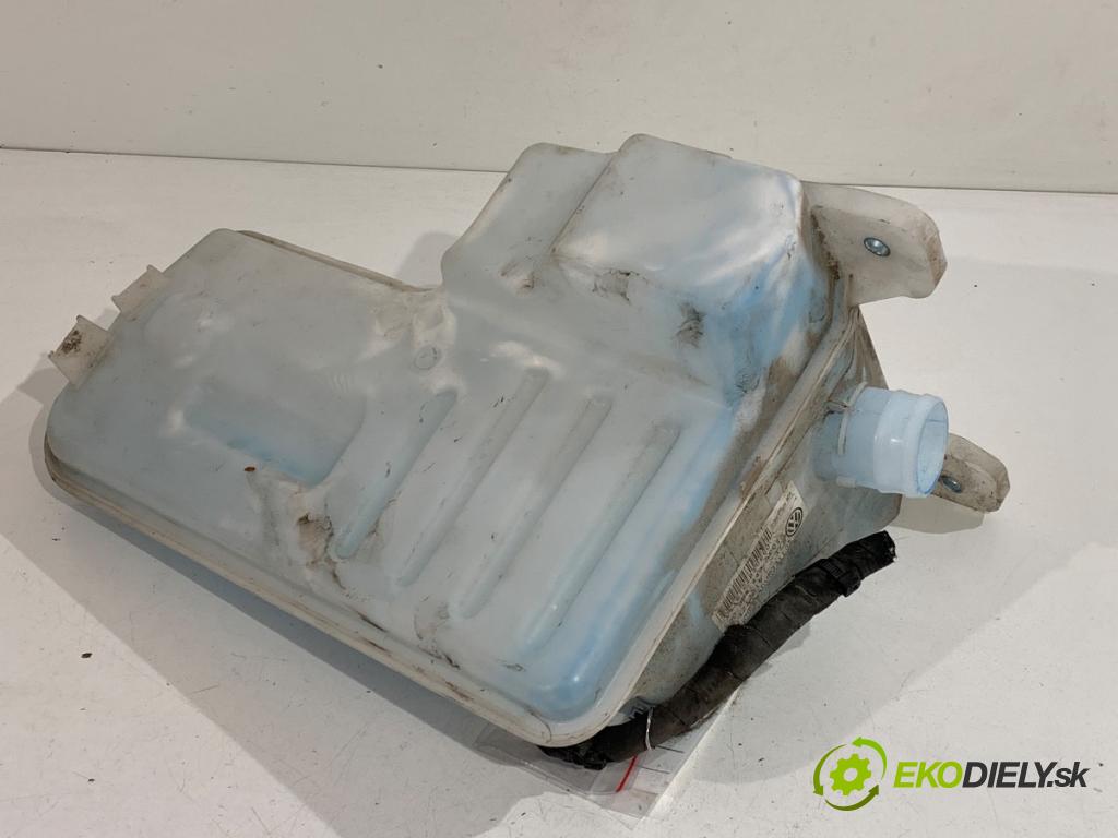 SKODA OCTAVIA III Kombi 2017 81 kW 1.6 TDI 1598 Nádržka ostrekovačov 5Q0955448
