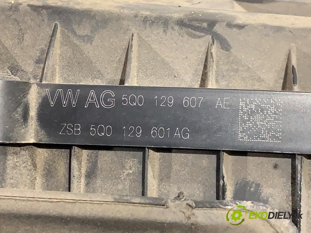 SKODA OCTAVIA III Kombi 2017 81 kW 1.6 TDI 1598 Obal filtra vzduchu 5Q0129607AE (Obal vzduchového filtra)