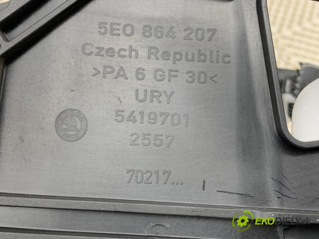 SKODA OCTAVIA III Kombi 2017 81 kW 1.6 TDI 1598 Lakťová opierka 5E0864207 (Lakťová opierka)