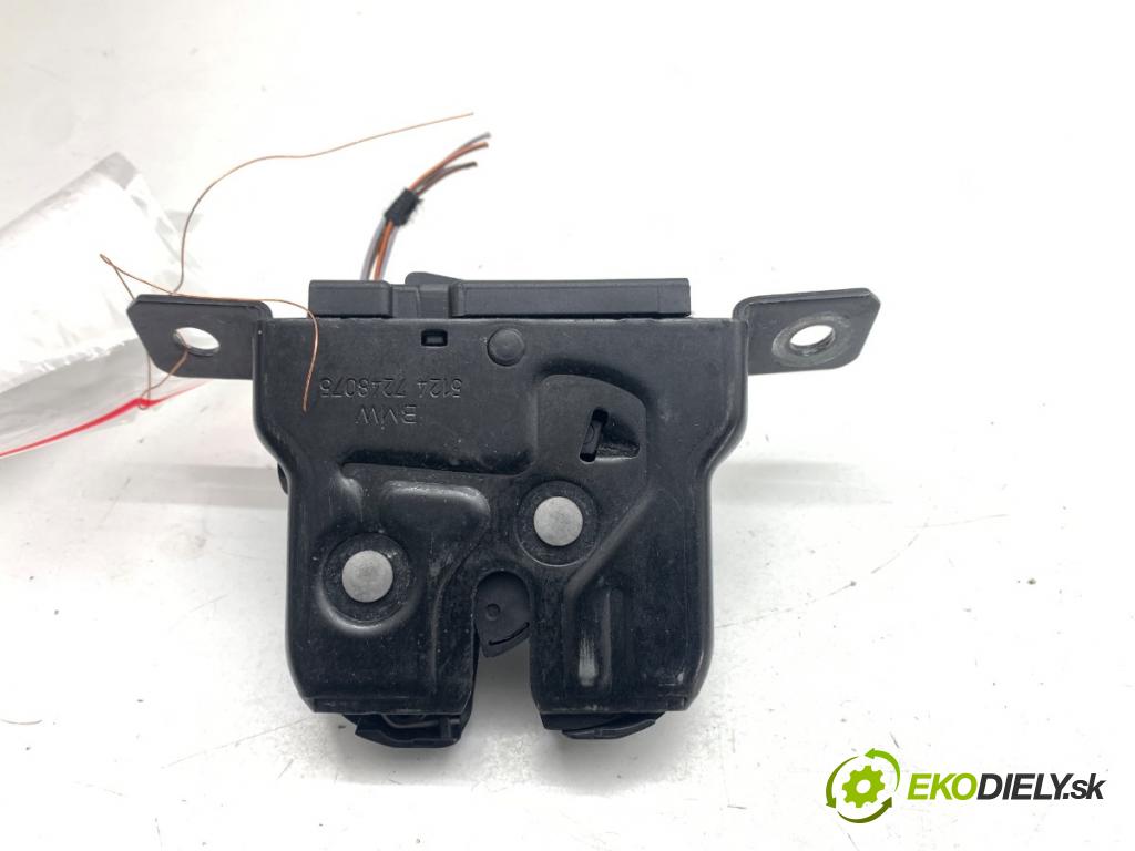 BMW F21 liftback 2014 75 kW 114 i 1598 zámok dveří zadní část 7248075