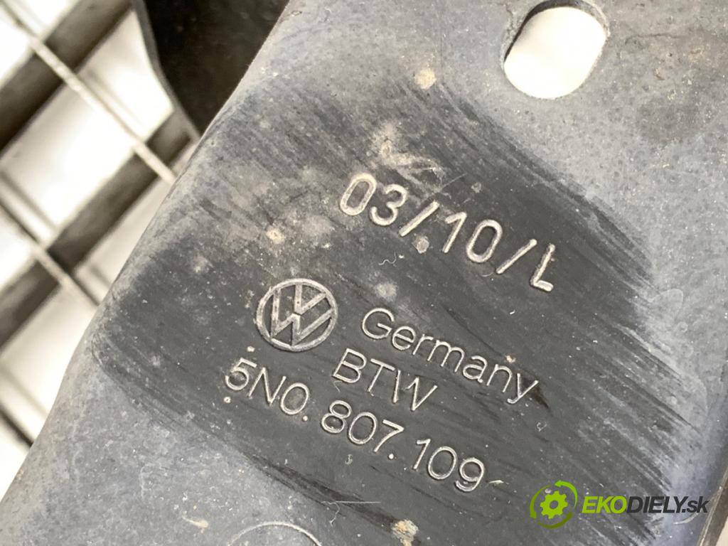 VW TIGUAN SUV 2010 103 kW 2.0 TDI 1968 výztuha nárazníka přední část 5N0807109B (Přední výztuha)