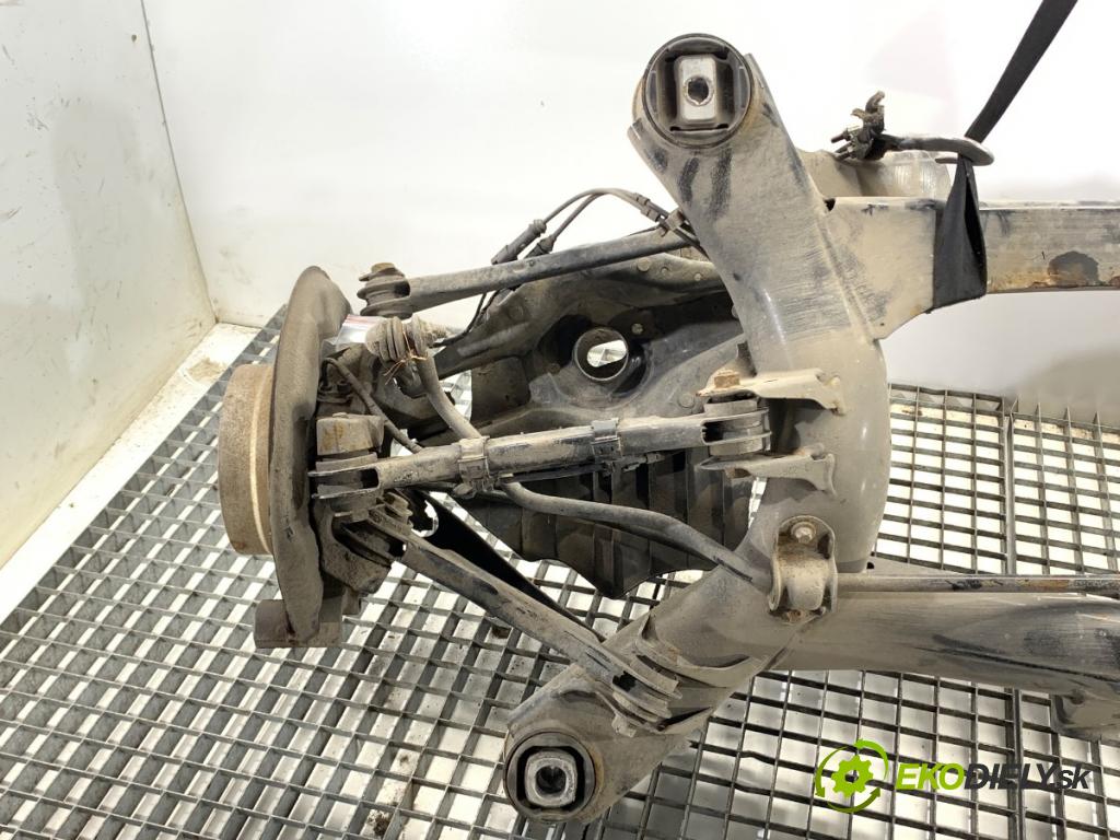 BMW F21 liftback 2014 75 kW 114 i 1598 výztuha zadní část 6792505