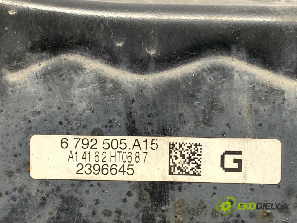 BMW F21 liftback 2014 75 kW 114 i 1598 výztuha zadní část 6792505