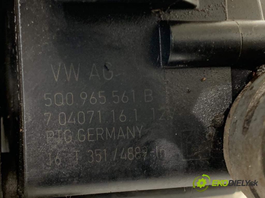 SKODA OCTAVIA III Kombi 2017 81 kW 1.6 TDI 1598 DALŠÍ: Pumpa vody 5Q0965561B (Vodná pumpa)