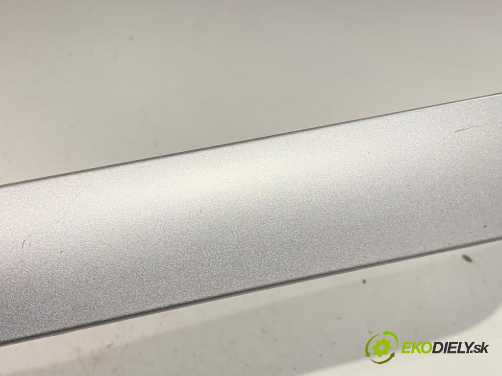 AUDI Q3 I SUV 2017 110 kW 2.0 TDI 1968 lišty kryt dveře 8U0867409