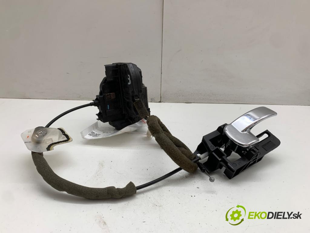 NISSAN QASHQAI J10 SUV 2007 104 kW 2.0 1997 zámok Dvere pravy predný