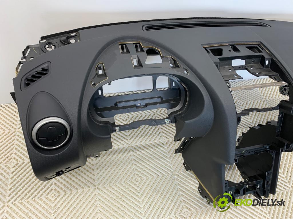 NISSAN QASHQAI J10 SUV 2007 104 kW 2.0 1997 palubní doska POLŠTÁŘ: spolujezdce