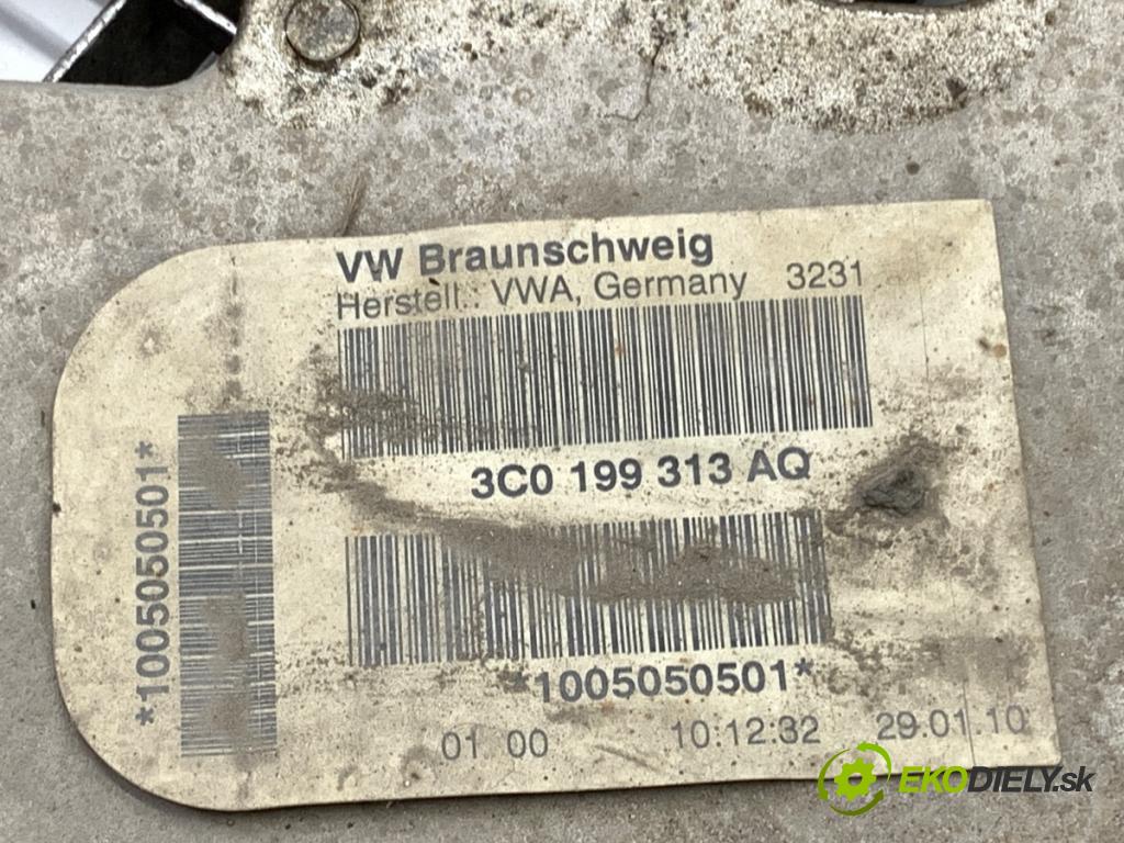 VW TIGUAN SUV 2010 103 kW 2.0 TDI 1968 výztuha pod motor 3C0199369H (Přední výztuha)