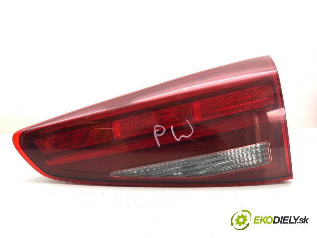 HYUNDAI TUCSON SUV 2020 97 kW 1.6 GDi 1591 Svetlo pravy zad vnútorná 92404D7600