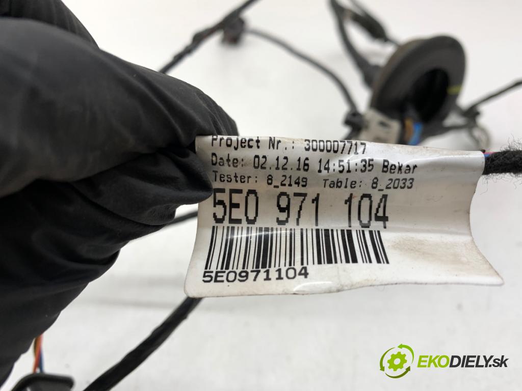 SKODA OCTAVIA III Kombi 2017 81 kW 1.6 TDI 1598 káblovačka PDC zadní část 5E0971104