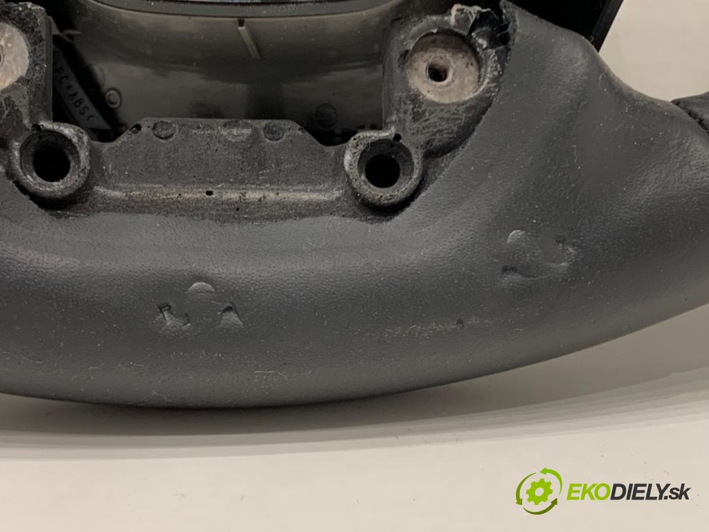 TOYOTA YARIS IV SUV 2024 68 kW 1.5 Hybrid (MXPJ10) 1490 Volant (Volant)