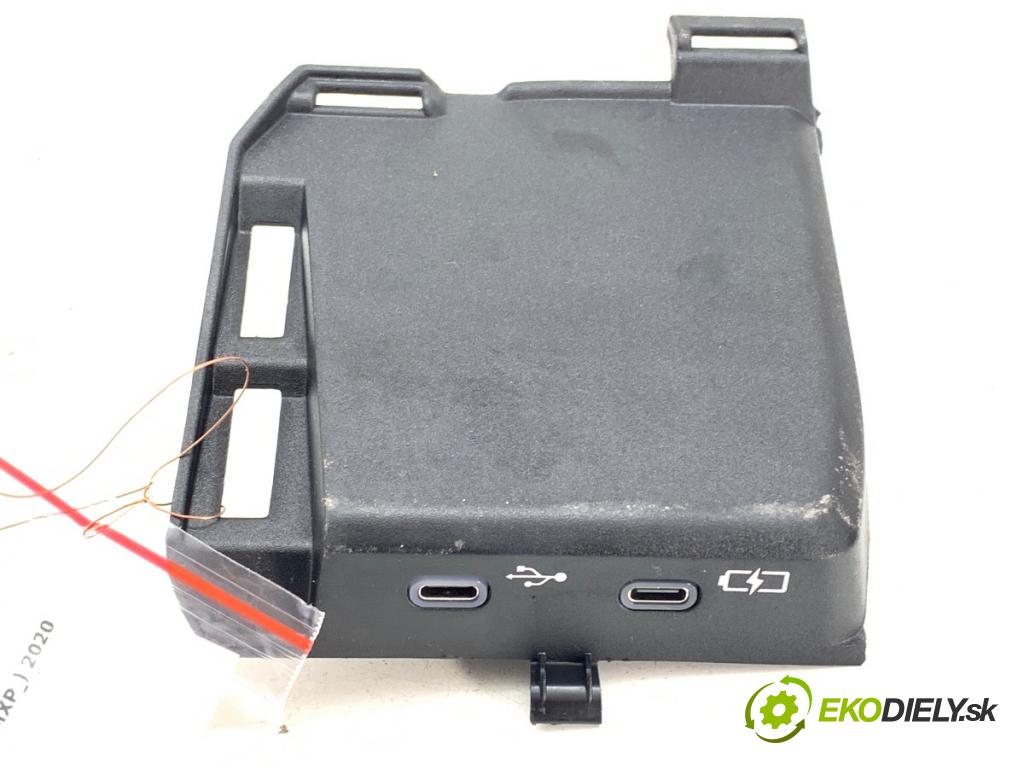 TOYOTA YARIS IV SUV 2024 68 kW 1.5 Hybrid (MXPJ10) 1490 HNÍZDO: USB 85532-48030