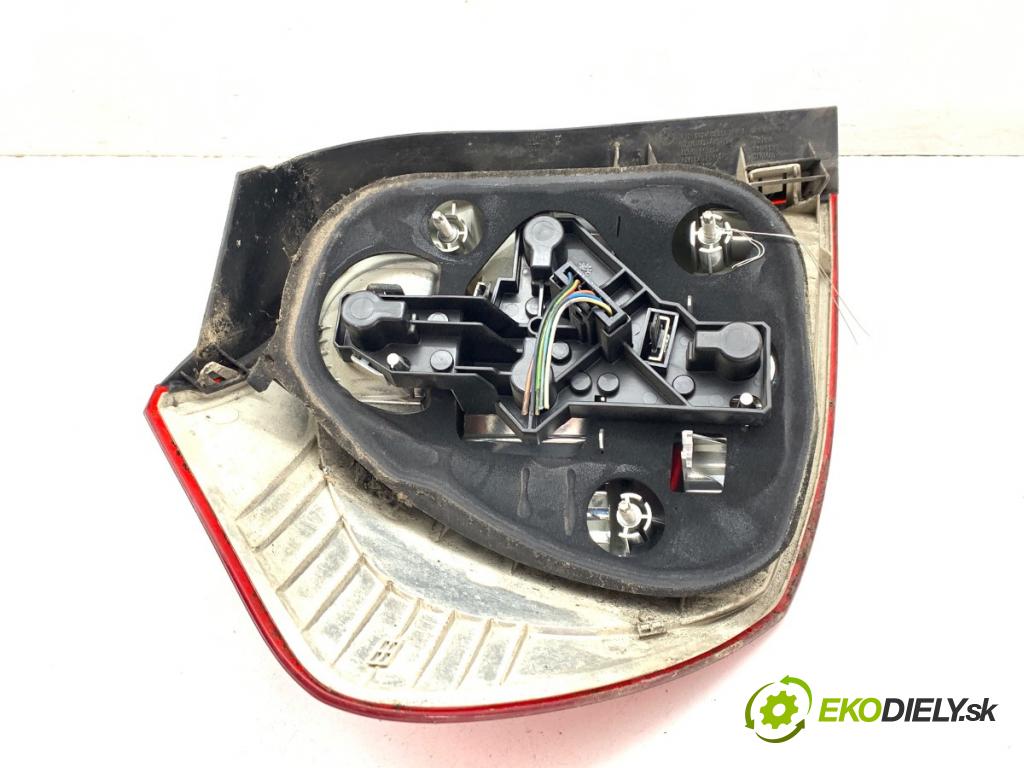 BMW E87 liftback 2004 120 kW 120 d 1995 Svetlo pravy zad 6924502