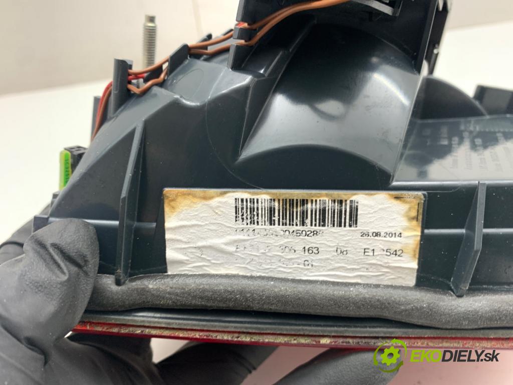 BMW F10 sedan 2014 190 kW 530 d xDrive 2993 světlo levý zadní část vnitřní