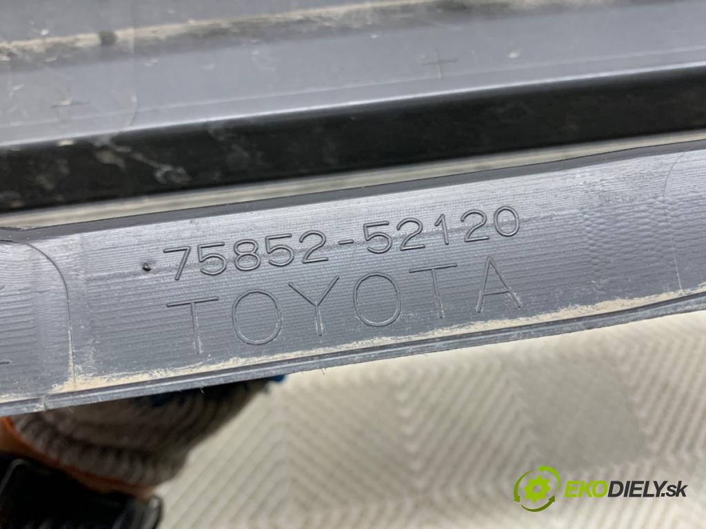 TOYOTA YARIS IV SUV 2024 68 kW 1.5 Hybrid (MXPJ10) 1490 Lišta prahová ľavy 75852-52120
