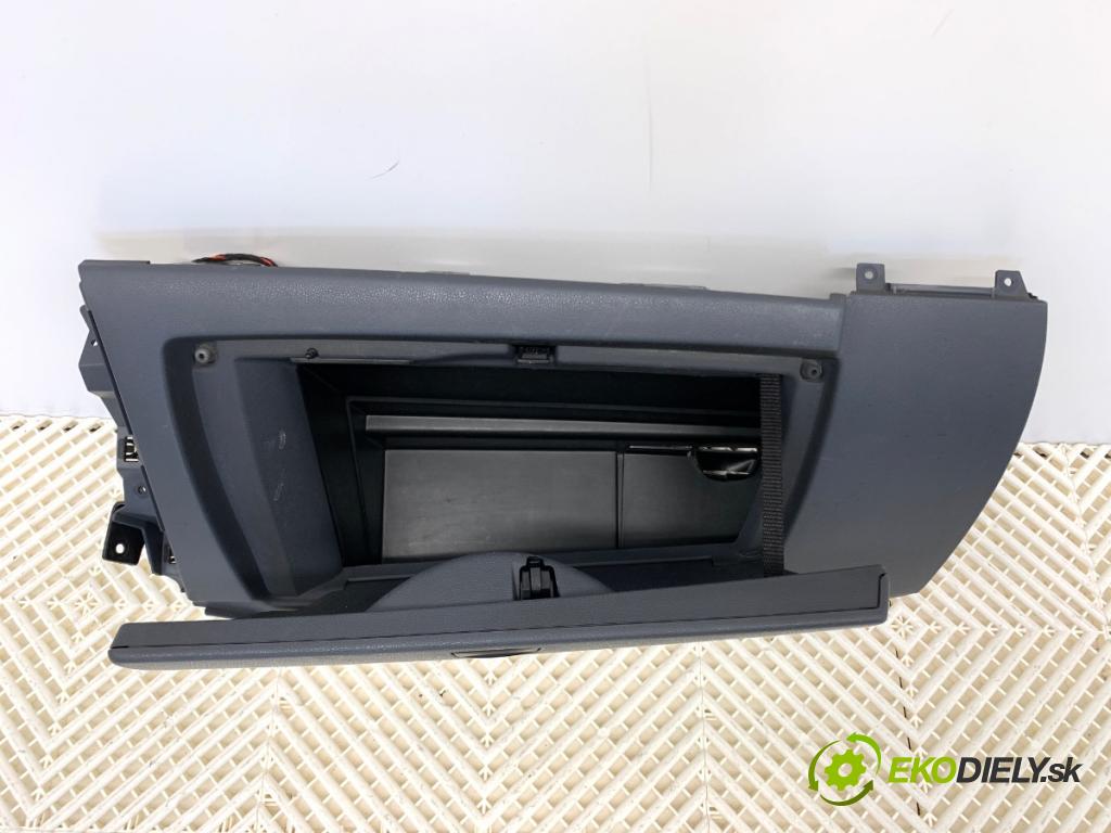 BMW E87 liftback 2004 120 kW 120 d 1995 Priehradka, kastlík spolujazdca (Priehradka (kastlík))