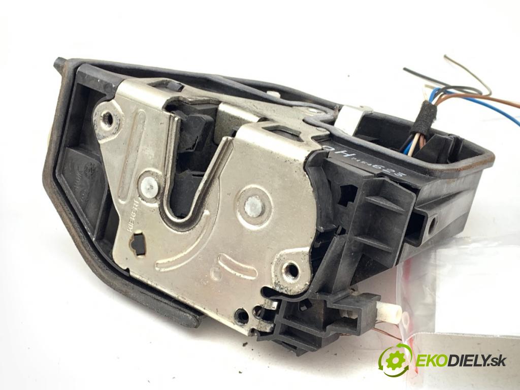 BMW E87 liftback 2004 120 kW 120 d 1995 zámok Dvere ľavy predný 7154623