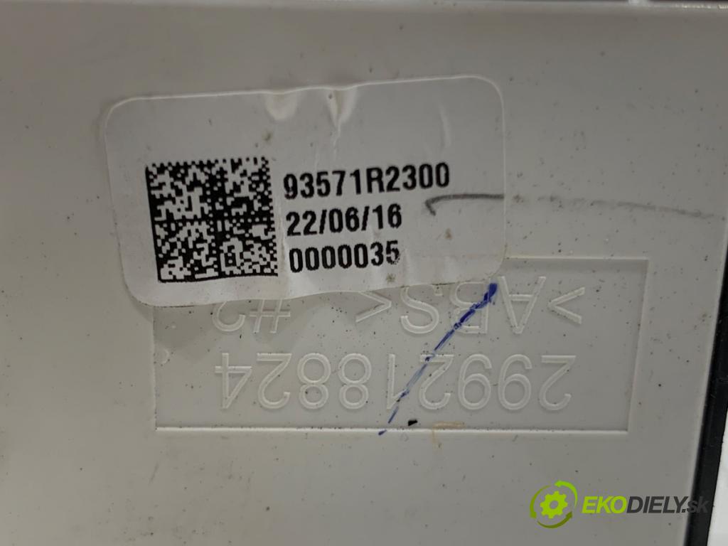 KIA SPORTAGE V SUV 2022 169 kW 1.6 T-GDi Hybrid AWD 1598 Prepínač okien 93571R2300 (Prepínacie páčky pod volantom)