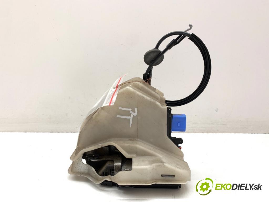 VW GOLF V liftback 2007 103 kW 1.4 TSI 1390 zámok Dvere pravy zad 