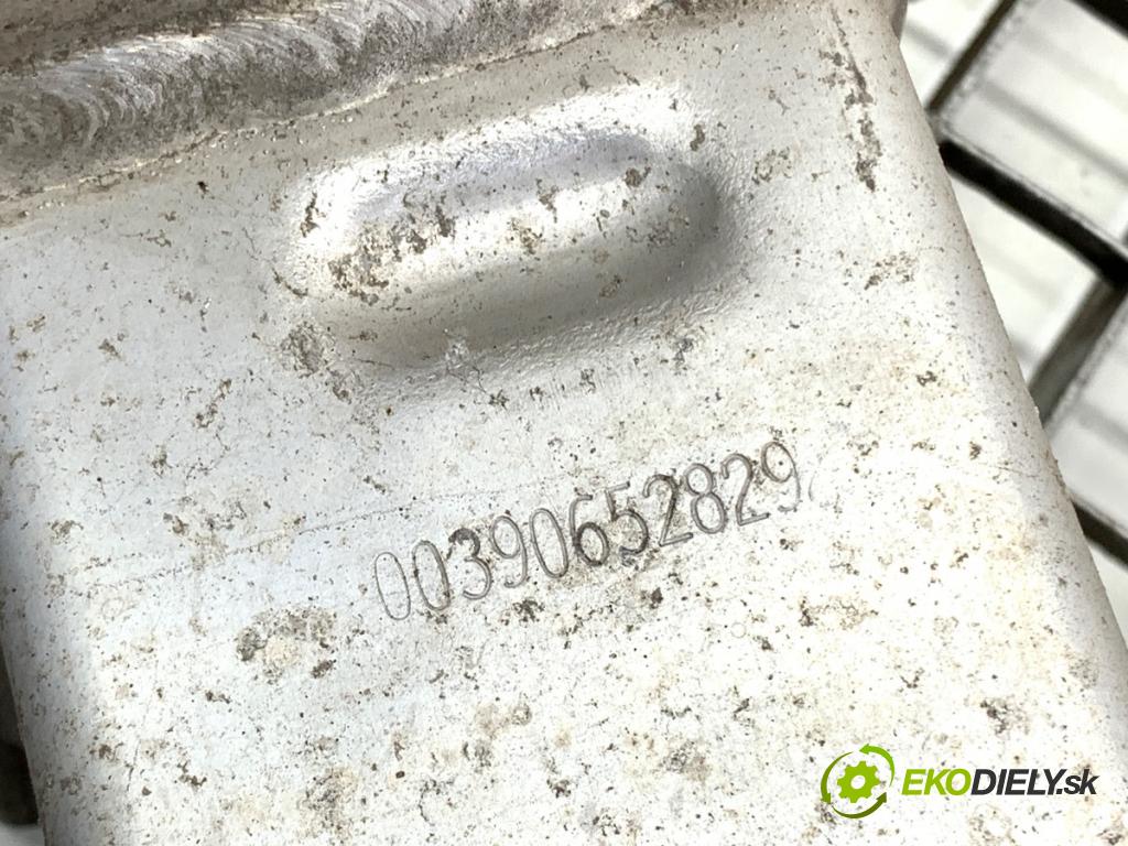 FORD FOCUS IV Kombi 2019 92 kW 1.0 EcoBoost 999 výztuha nárazníka zadní část (Zadní výztuha)