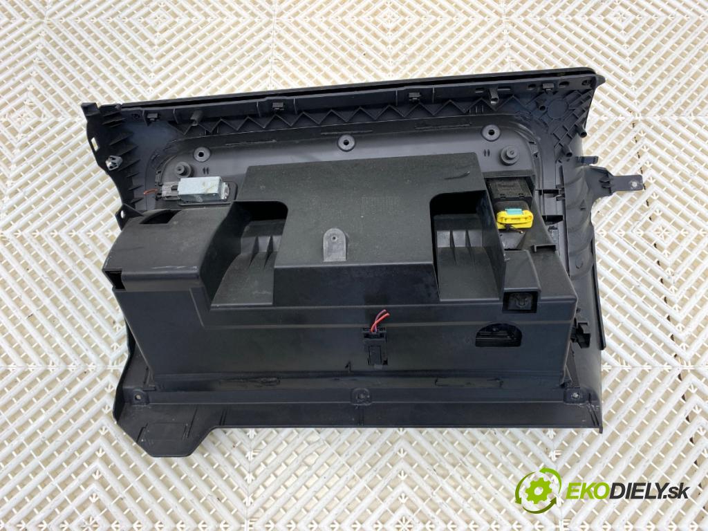 VW GOLF V liftback 2007 103 kW 1.4 TSI 1390 Priehradka, kastlík spolujazdca 1K1857290 (Priehradka (kastlík))