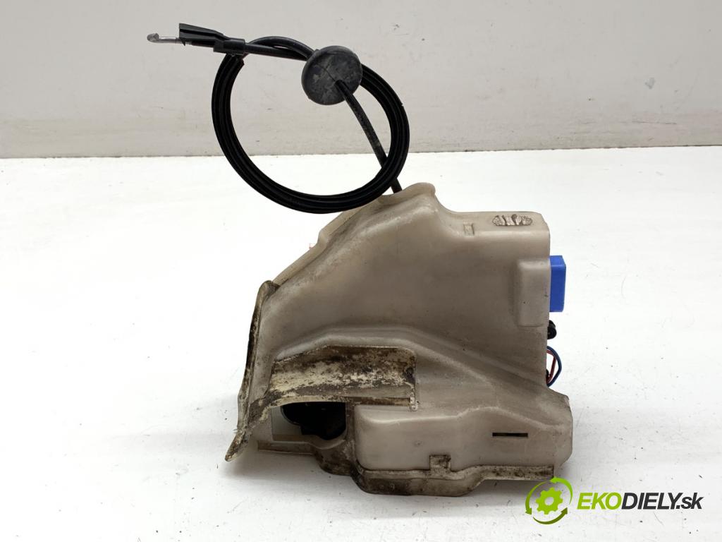 VW GOLF V liftback 2007 103 kW 1.4 TSI 1390 zámok Dvere pravy predný 