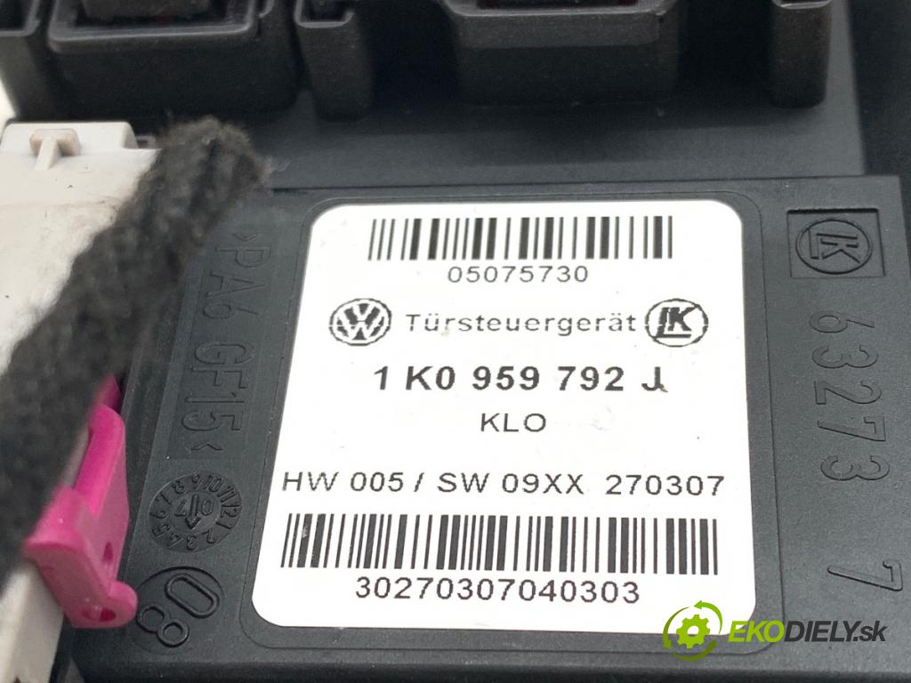 VW GOLF V liftback 2007 103 kW 1.4 TSI 1390 Motor sťahovania okna pravy predný 1K4837402S