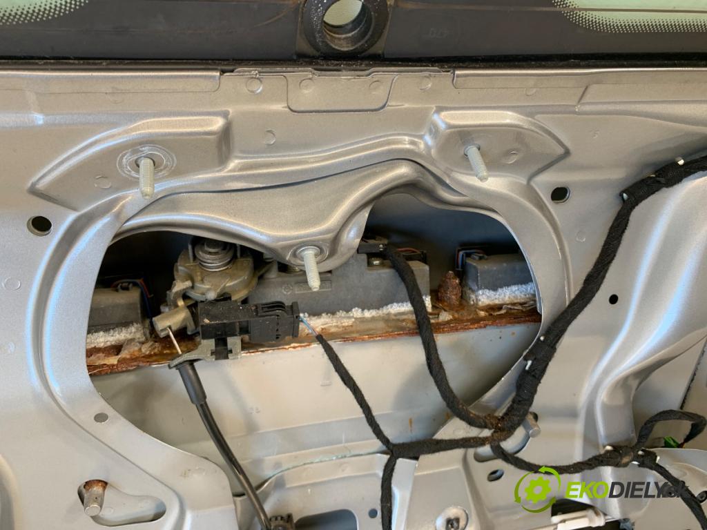 AUDI A4 B6 Kombi 2003 96 kW 2.0 1984 kapota zadní část