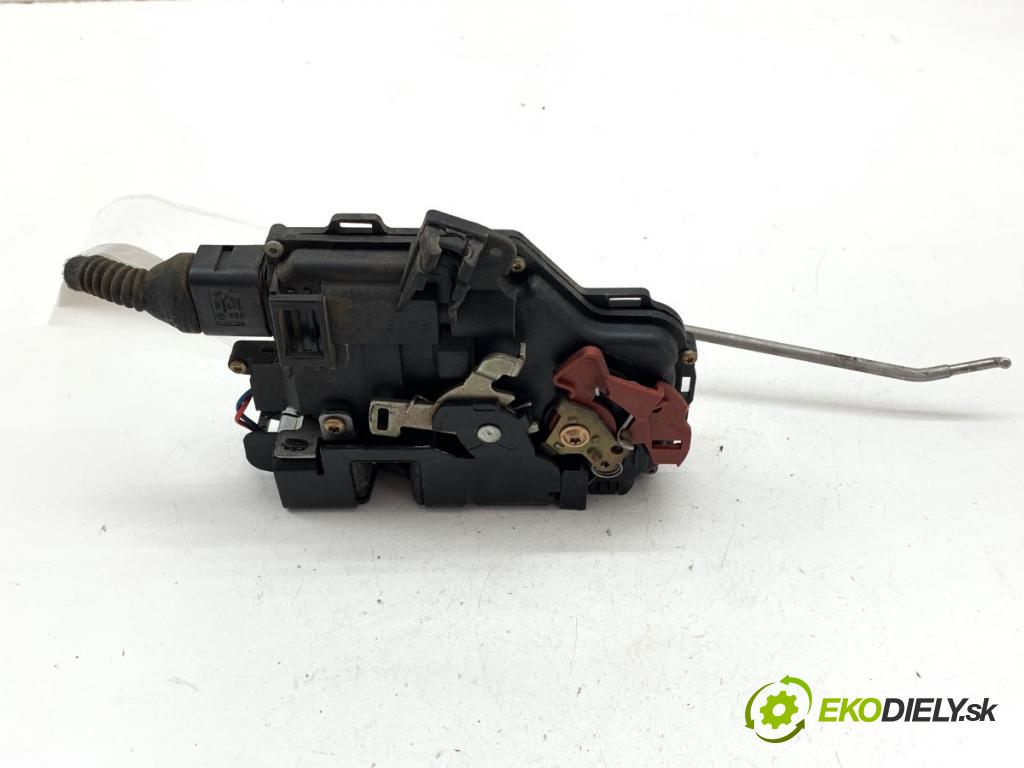 AUDI A4 B6 Kombi 2003 96 kW 2.0 1984 zámok Dvere pravy predný 8E1837016C