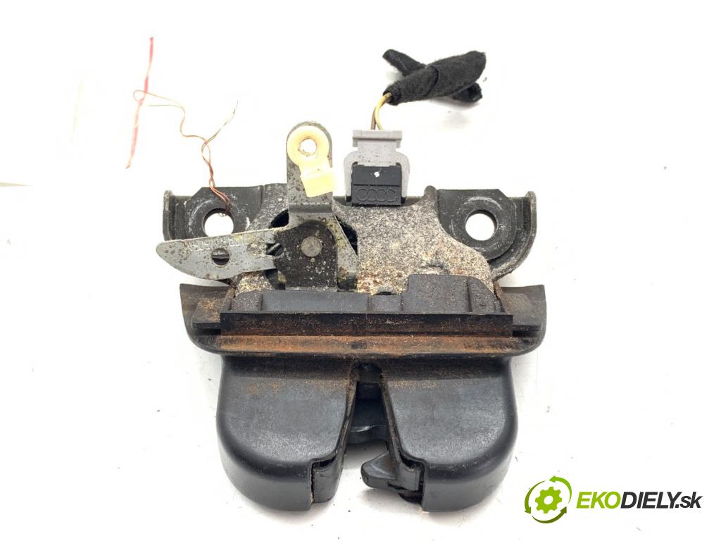 AUDI A4 B6 Kombi 2003 96 kW 2.0 1984 zámok dverí zad 8E9827520