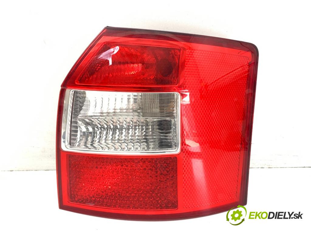 AUDI A4 B6 Kombi 2003 96 kW 2.0 1984 Svetlo pravy zad 
