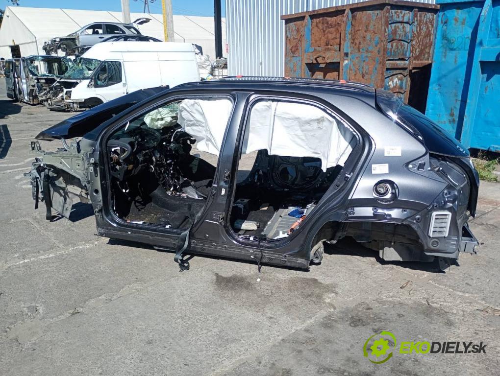 TOYOTA YARIS IV SUV 2024 68 kW 1.5 Hybrid (MXPJ10) 1490 karoséria ČTVRŤÁK: Blatník prah strecha PODŁUŻNICA 