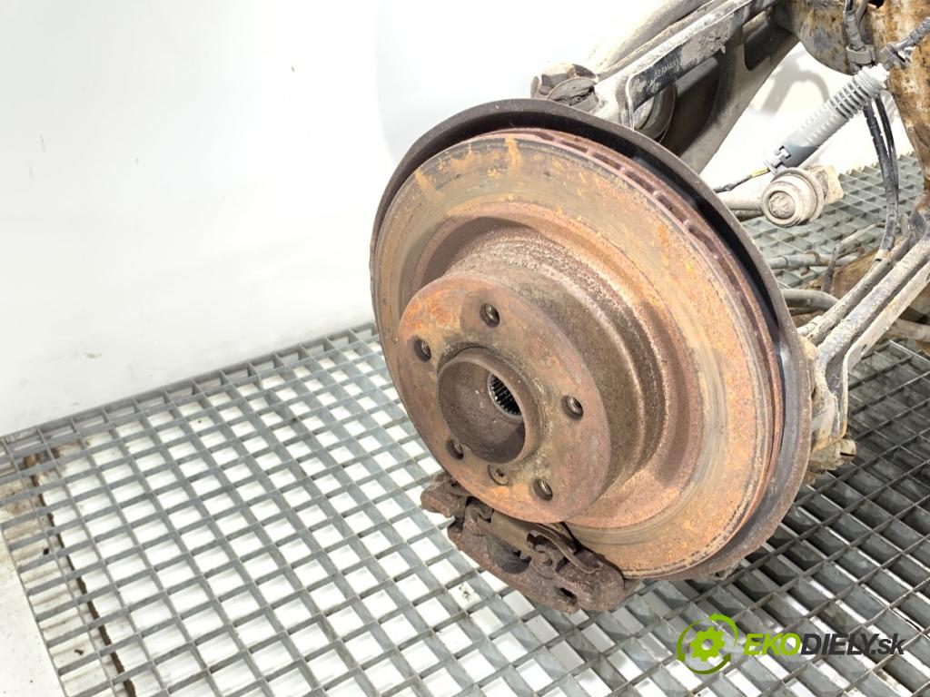 BMW E87 liftback 2004 120 kW 120 d 1995 výztuha zadní část