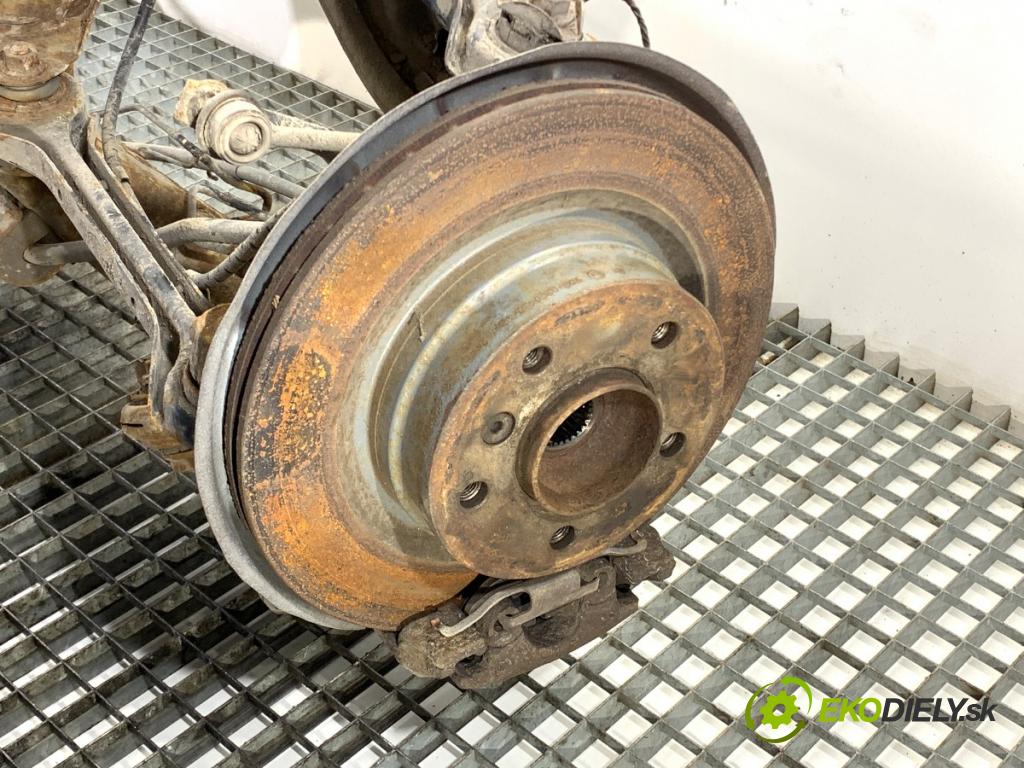 BMW E87 liftback 2004 120 kW 120 d 1995 výztuha zadní část