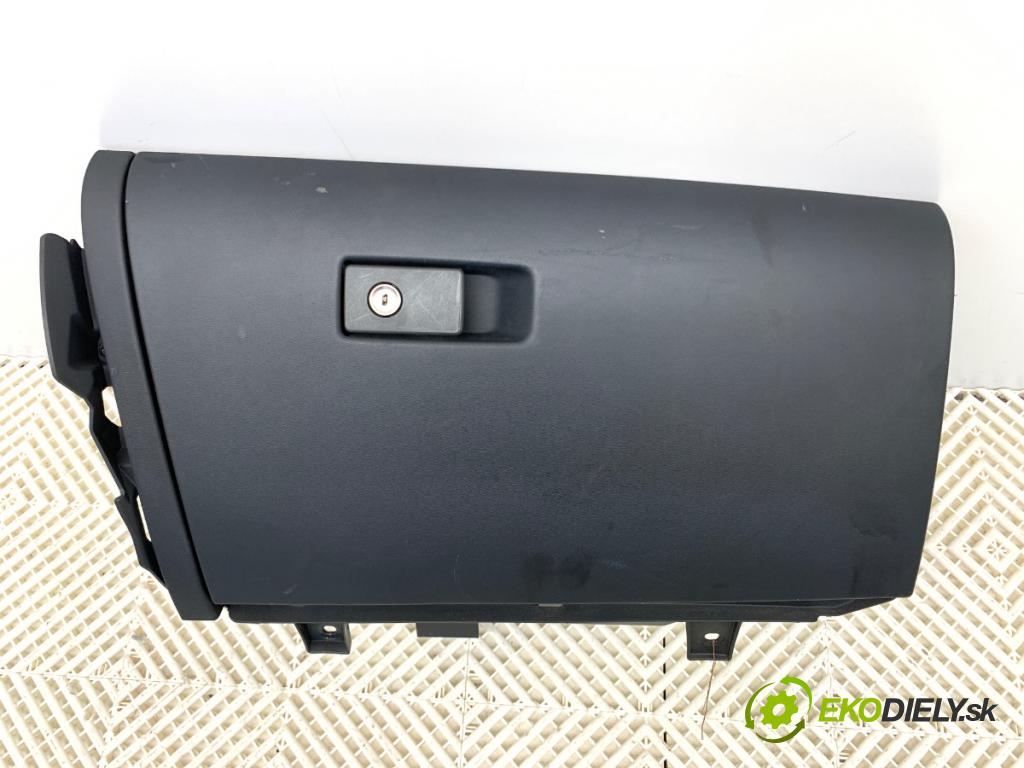 VOLVO XC60 I SUV 2009 136 kW D5 AWD 2400 Priehradka, kastlík spolujazdca 30755651 (Priehradka (kastlík))