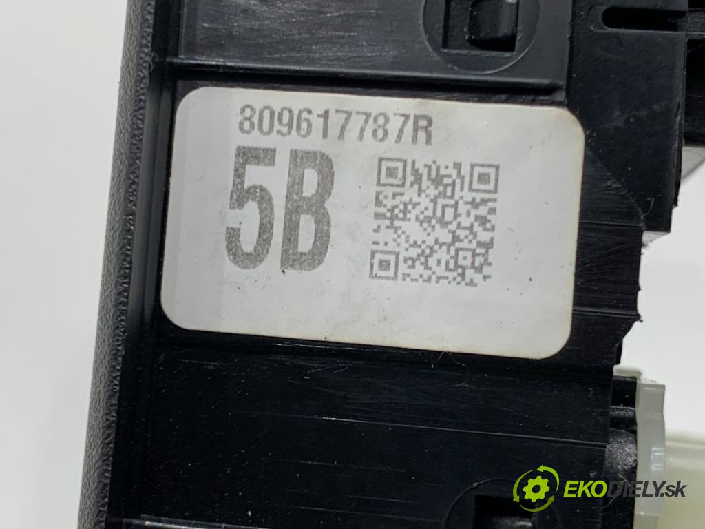 DACIA DUSTER SUV 2023 96 kW 1.3 TCe 130 (HMMF) 1332 přepínač oken 809617787R (Páčky pod volantem)