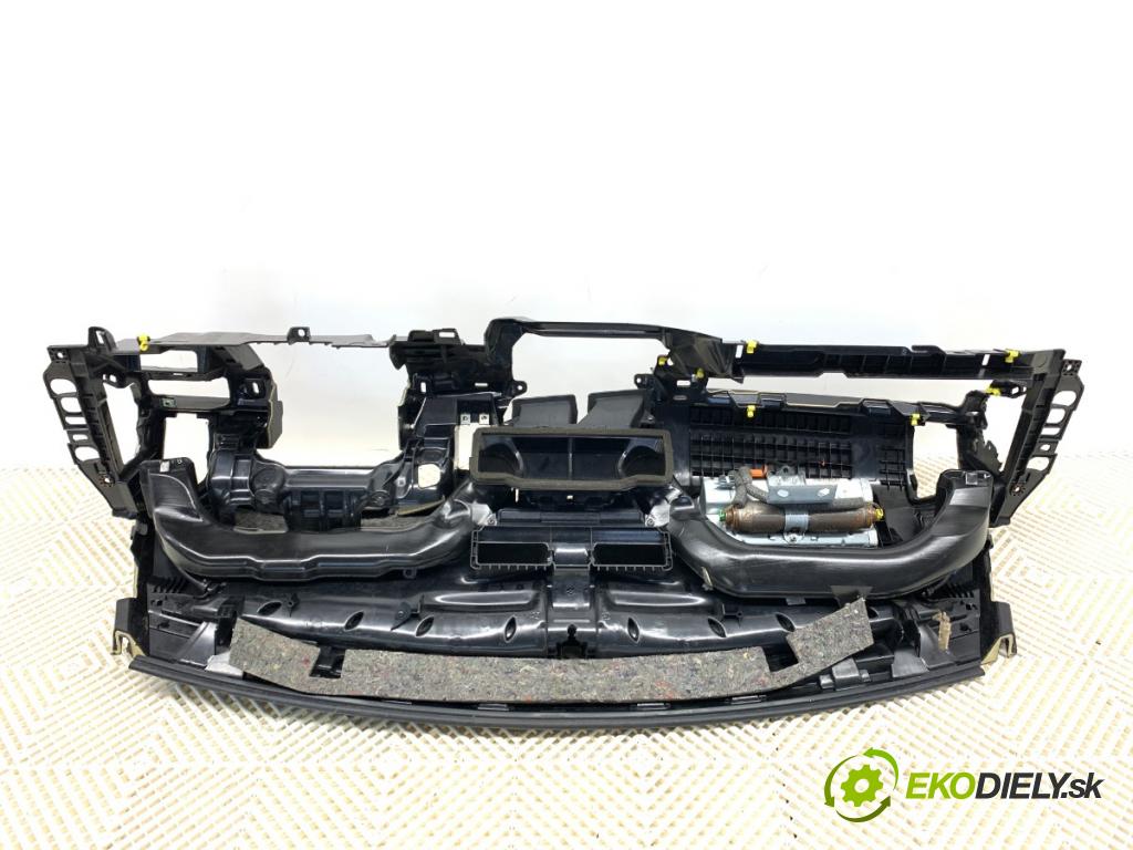 VOLVO XC60 I SUV 2009 136 kW D5 AWD 2400 Palubná doska VANKÚŠ: