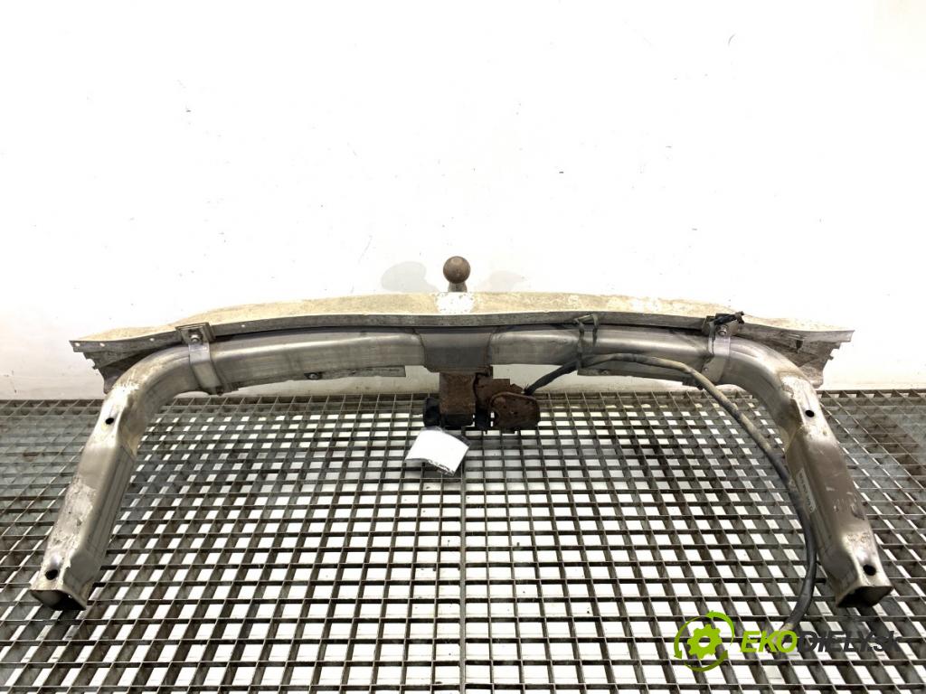 AUDI A4 B6 Kombi 2003 96 kW 2.0 1984 Hák ťažné zariadenie 8E0807309D (Ťažné zariadenie)