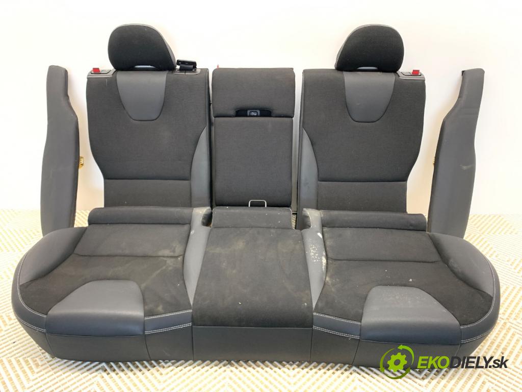 VOLVO XC60 I SUV 2009 136 kW D5 AWD 2400 Sedadlo druhý rad 