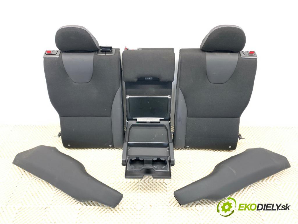 VOLVO XC60 I SUV 2009 136 kW D5 AWD 2400 Sedadlo druhý rad