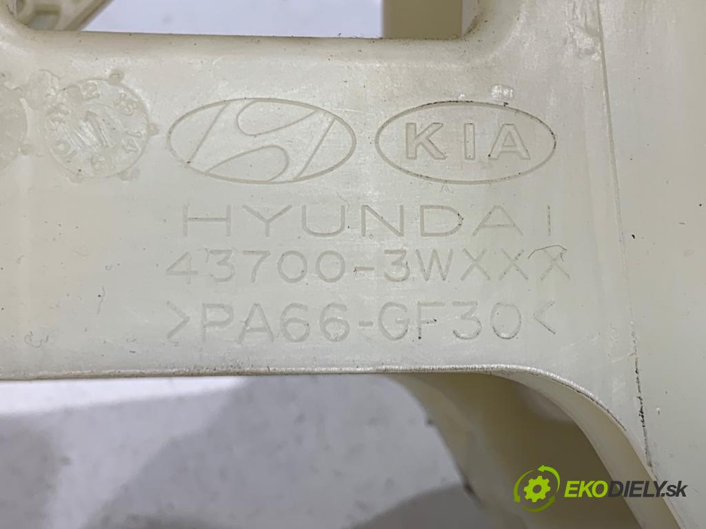 KIA SPORTAGE III SUV 2013 85 kW 1.7 CRDi 1685 Kulisa 437003U410 (Rýchlostná páka (kulisa))