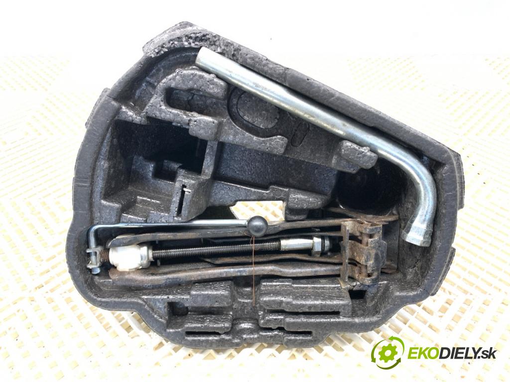 SEAT TOLEDO II sedan 1999 110 kW 2.3 V5 2324 Súprava náradia 1J0012115M