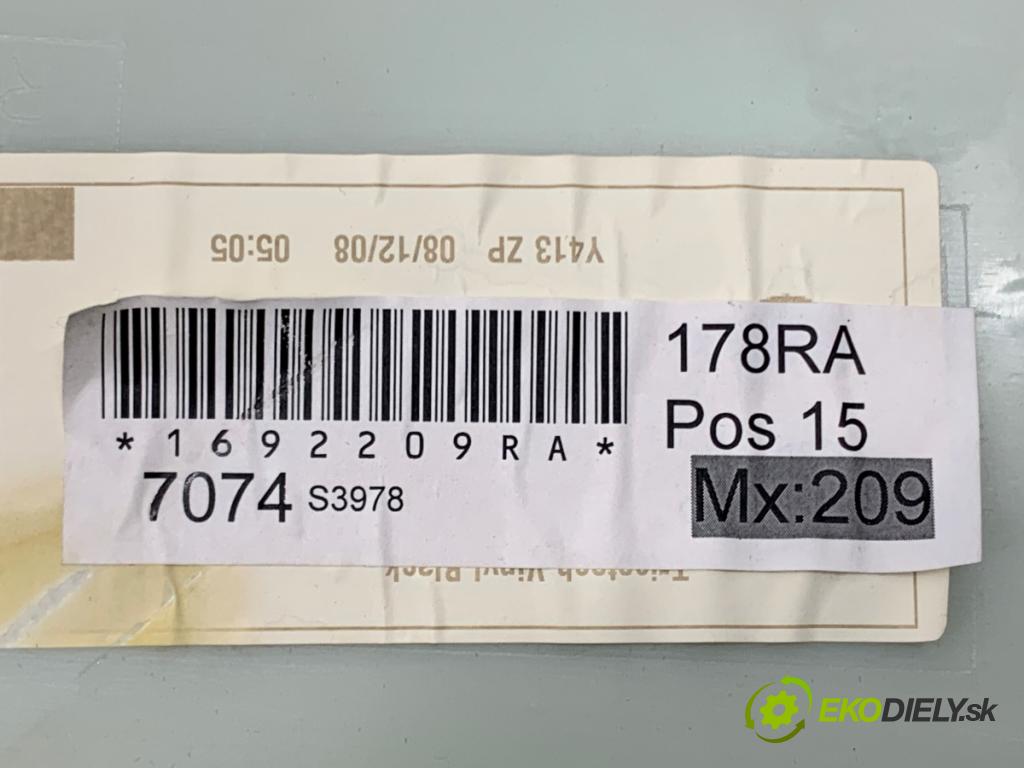 VOLVO XC60 I SUV 2009 136 kW D5 AWD 2400 ča dveře pravý zadní část