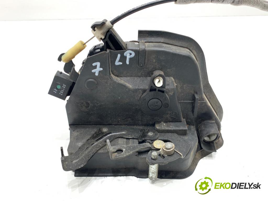 BMW E46 liftback 2003 85 kW 316 ti 1596 zámok Dvere ľavy predný 8253431