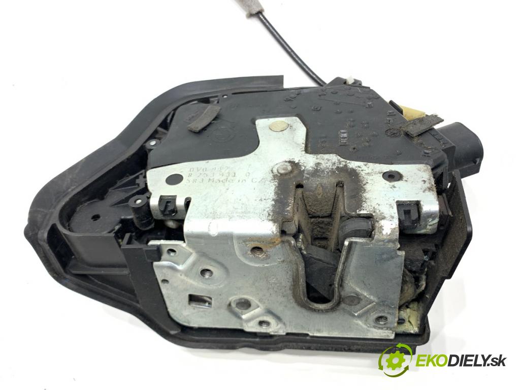 BMW E46 liftback 2003 85 kW 316 ti 1596 zámok Dvere ľavy predný 8253431
