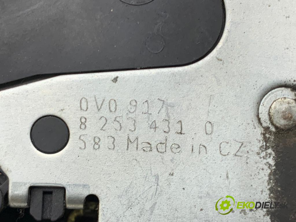 BMW E46 liftback 2003 85 kW 316 ti 1596 zámok Dvere ľavy predný 8253431
