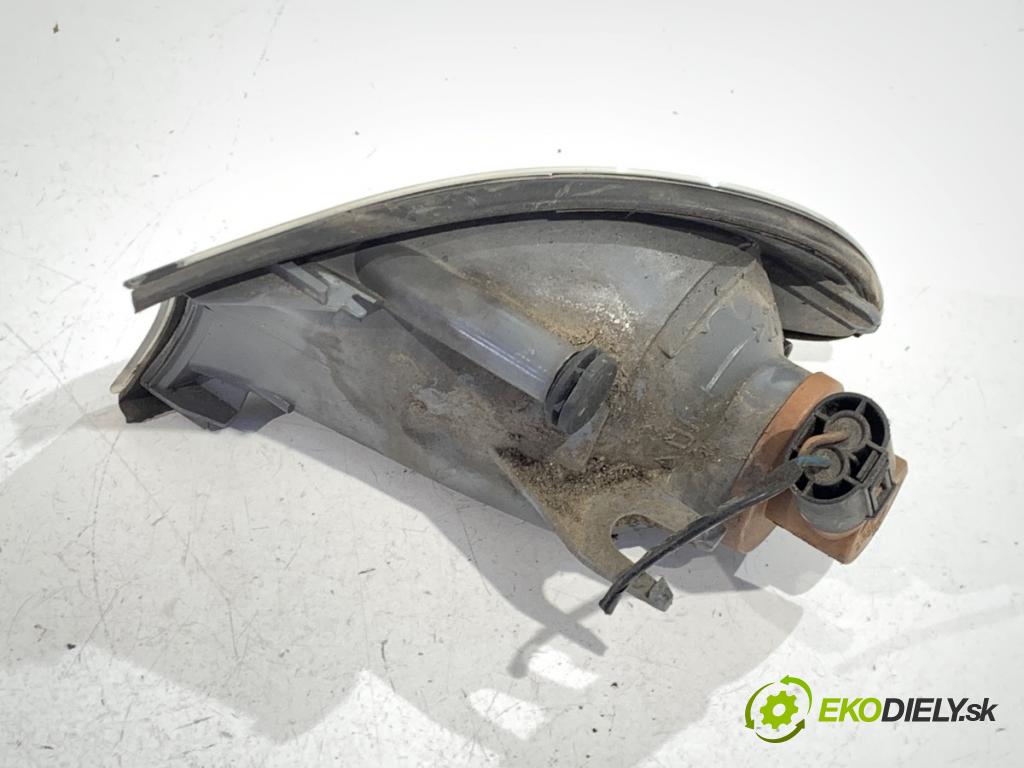 BMW E46 liftback 2003 85 kW 316 ti 1596 směrovka pravý přední část  (Klika dveří ostatní)