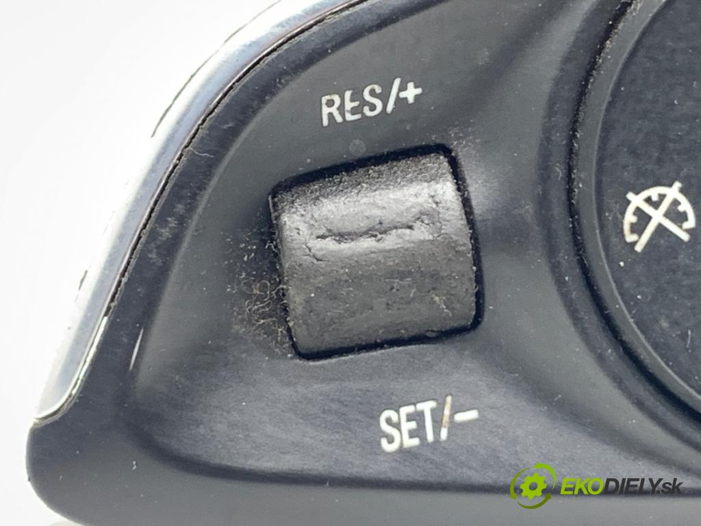 OPEL INSIGNIA B Kombi 2018 121 kW 1.5 (35) 1490 SPÍNAČE: volantu 39096104