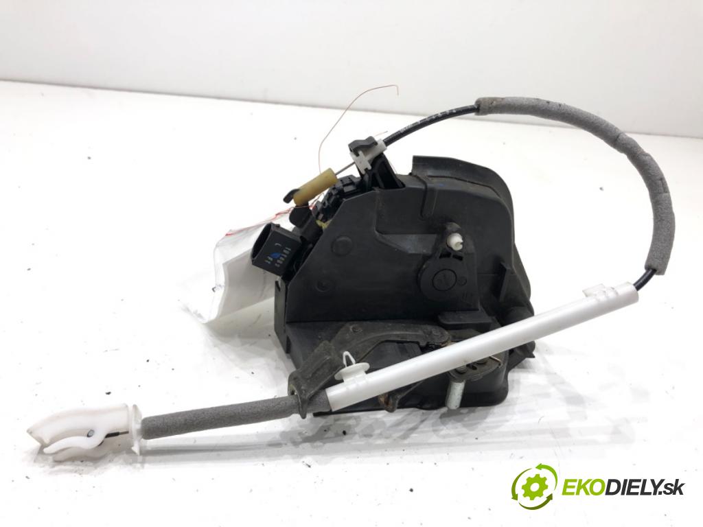 BMW E46 liftback 2003 85 kW 316 ti 1796 zámok Dvere ľavy predný 8253431
