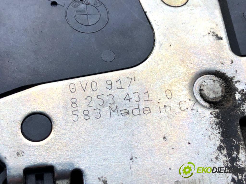 BMW E46 liftback 2003 85 kW 316 ti 1796 zámok Dvere ľavy predný 8253431